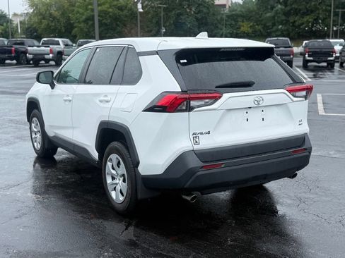 Used 2023 Toyota RAV4 LE AWD/4WD image 5