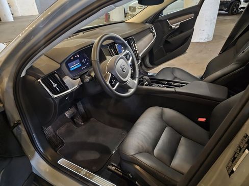 Certified 2025 Volvo V90 B6 Cross Country Plus image 17