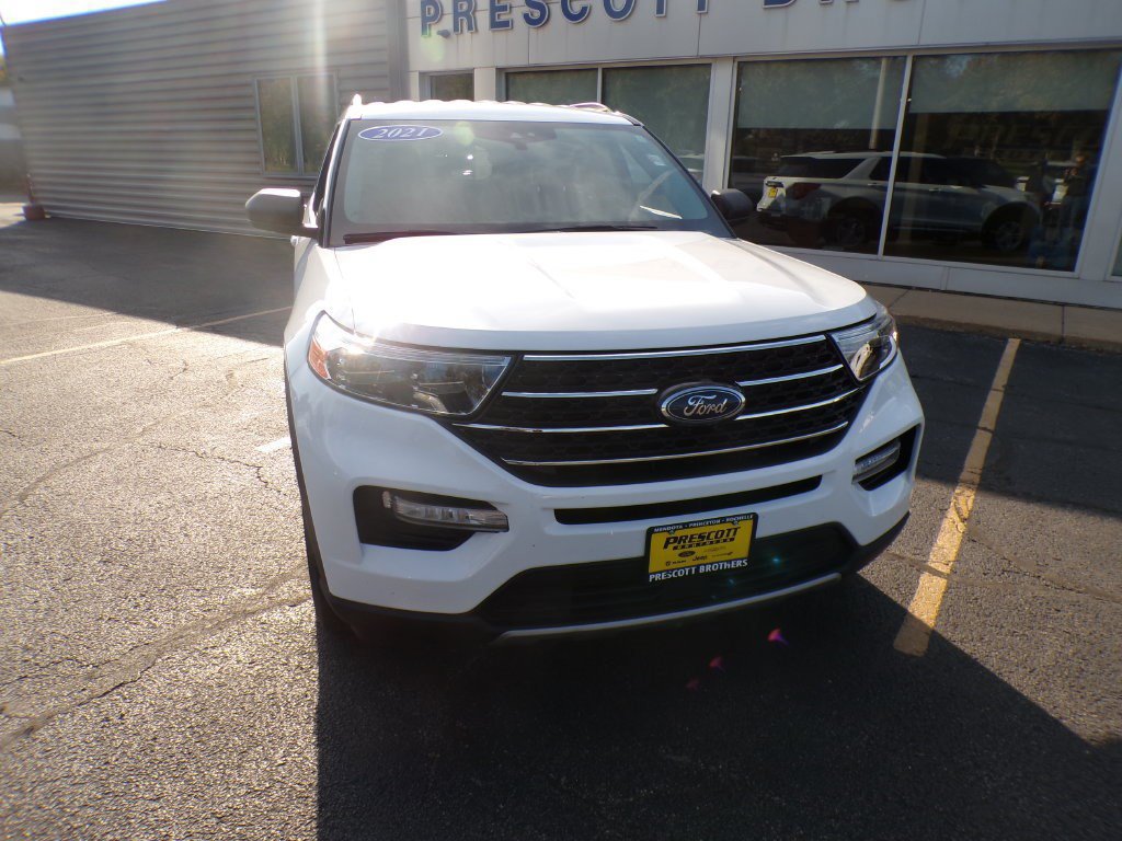 Used 2021 Ford Explorer XLT w/ Equipment Group 202A AWD/4WD image 3