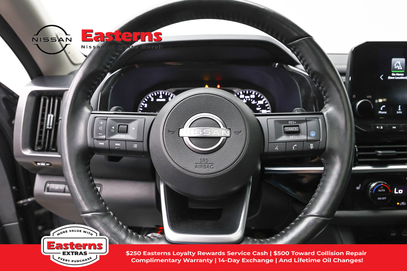 Used 2024 Nissan Pathfinder SL w/ SL Premium Package AWD/4WD image 10