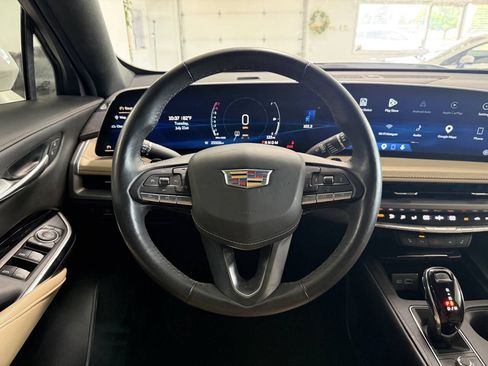 Used 2024 Cadillac XT4 Luxury w/ Cold Weather Package FWD image 14