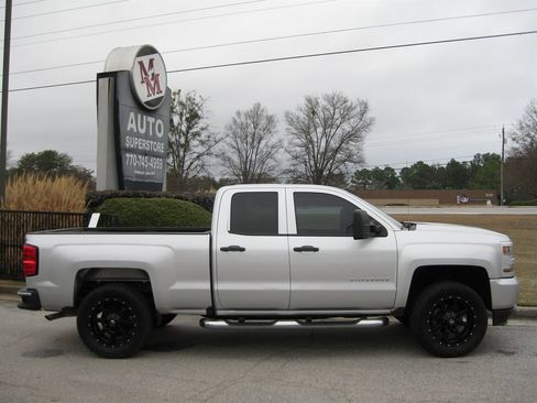 Used 2019 Chevrolet Silverado 1500 Custom w/ Custom Convenience Package image 8