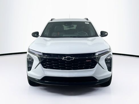 Used 2025 Chevrolet Trax RS w/ Driver Confidence Package image 2