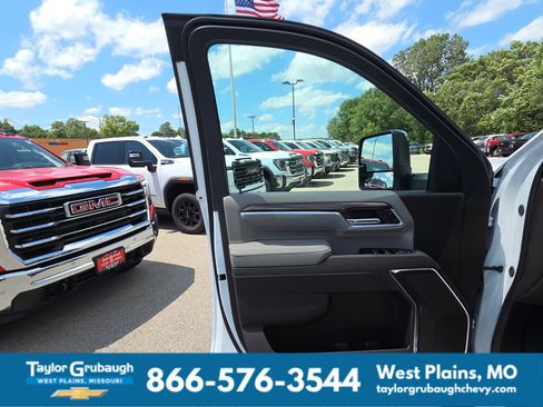 New 2026 Chevrolet Silverado 2500 LT w/ Z71 Chrome Sport Edition AWD/4WD image 13