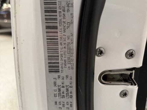 Used 2016 RAM 3500 Laramie w/ Cold Weather Group AWD/4WD image 9