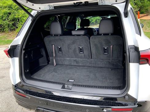Used 2025 Buick Enclave Sport Touring FWD image 4