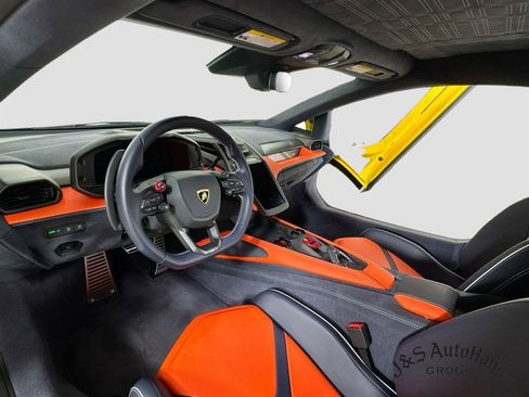 Used 2025 Lamborghini Revuelto AWD/4WD image 29