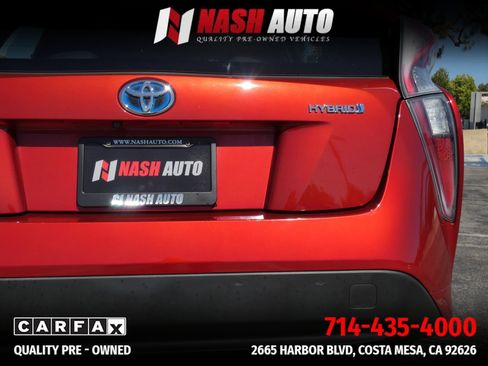 Used 2017 Toyota Prius Three w/ Carpet Mat Package FWD image 9