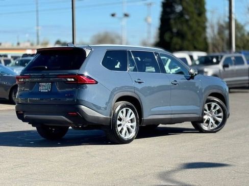 Used 2024 Toyota Grand Highlander AWD image 6