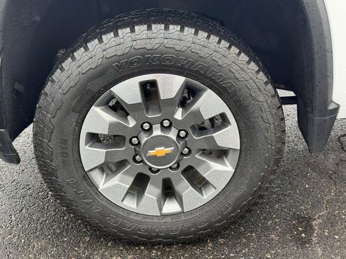 Used 2024 Chevrolet Silverado 2500 Custom w/ Custom Convenience Package AWD/4WD image 8