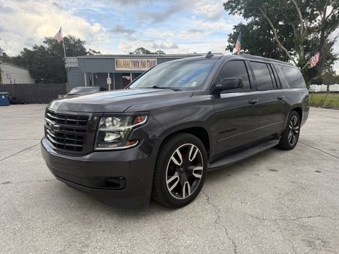 Used 2018 Chevrolet Suburban Premier RWD image 4