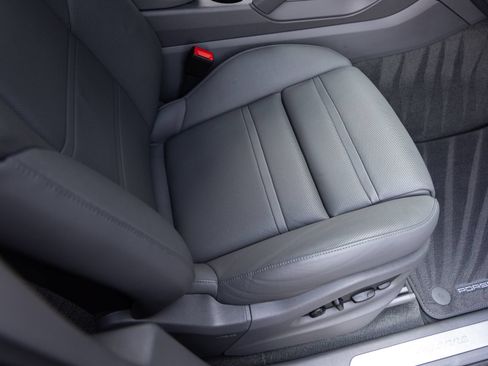 Certified 2023 Porsche Cayenne Coupe AWD/4WD image 35