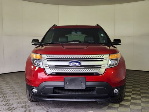 Used 2015 Ford Explorer XLT w/ Equipment Group 202A image 2