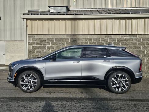 New 2026 Cadillac Optiq Luxury 2 image 3