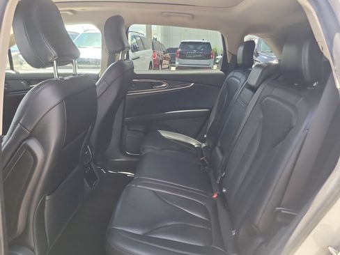 Used 2021 Lincoln Nautilus Reserve FWD image 11