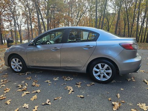 Used 2010 MAZDA MAZDA3 i Touring image 9