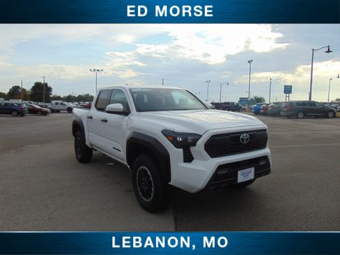 Used 2025 Toyota Tacoma Limited image 4