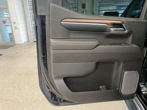 Used 2022 Chevrolet Silverado 1500 High Country w/ High Country Premium Package image 32