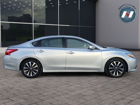 Used 2017 Nissan Altima 2.5 SV image 6