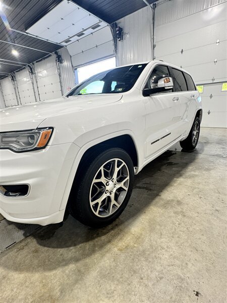 Used 2020 Jeep Grand Cherokee Overland AWD/4WD image 5