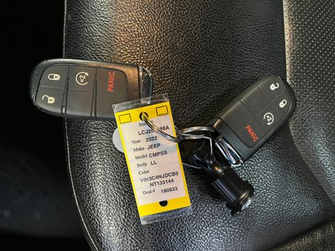 Used 2022 Jeep Compass Limited image 29