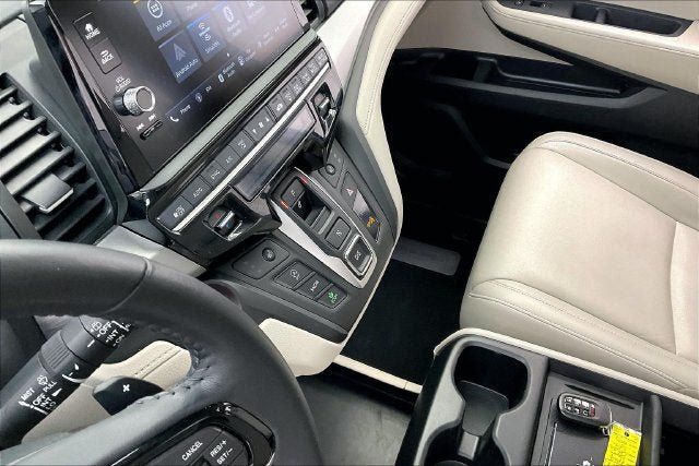Certified 2025 Honda Odyssey EX-L image 16