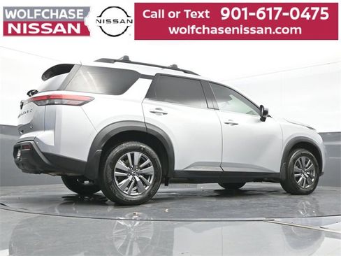 Used 2024 Nissan Pathfinder SV image 27