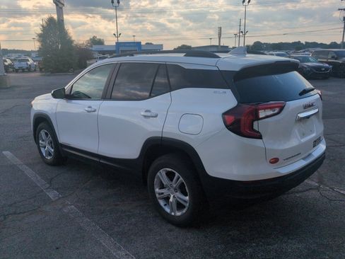 Used 2024 GMC Terrain SLE w/ Driver Convenience Package AWD/4WD image 8