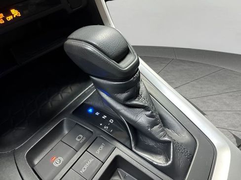 Used 2019 Toyota RAV4 XLE w/ Phone Cable & Charge Package image 23