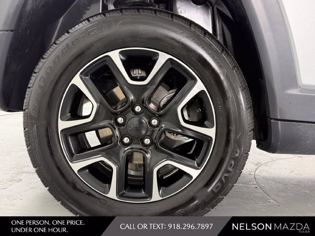 Used 2020 Jeep Compass Trailhawk AWD/4WD image 15