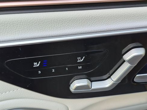 Used 2023 Mercedes-Benz EQS 580 4MATIC Sedan image 19
