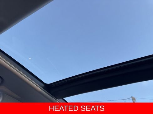 Used 2025 Toyota Camry XLE image 3