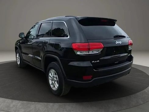 Used 2019 Jeep Grand Cherokee Laredo AWD/4WD image 4