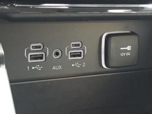 Used 2023 Jeep Grand Cherokee Limited w/ Black Appearance Package image 8