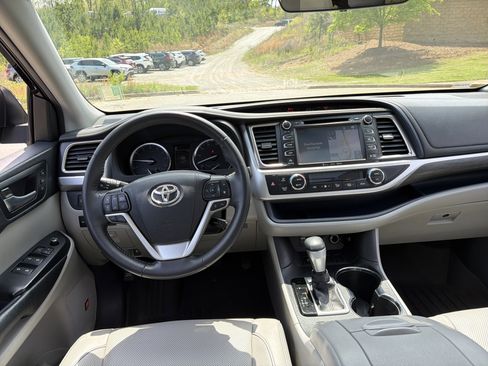 Used 2019 Toyota Highlander Limited Platinum image 23