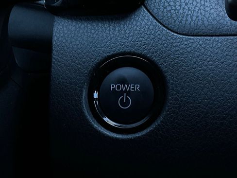 Used 2025 Toyota Camry SE image 28