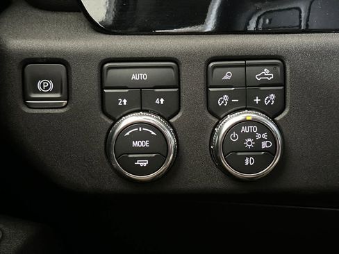 Used 2024 GMC Sierra 1500 SLT image 29