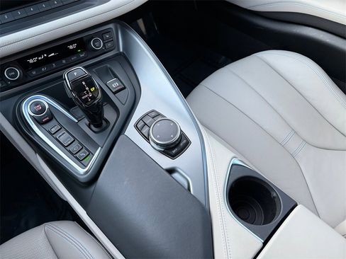 Used 2015 BMW i8 image 24