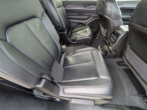 Used 2022 Jeep Grand Cherokee L Limited image 24