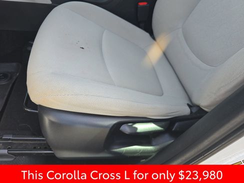 Used 2024 Toyota Corolla Cross L image 34