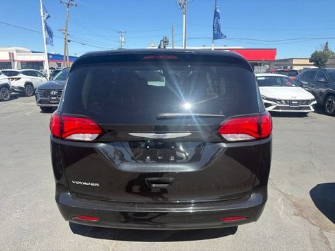 Used 2020 Chrysler Voyager L FWD image 6