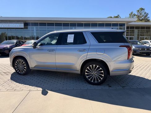 Used 2024 Hyundai Palisade Calligraphy image 3