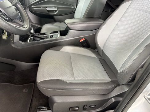 Used 2017 Ford Escape SE FWD image 12