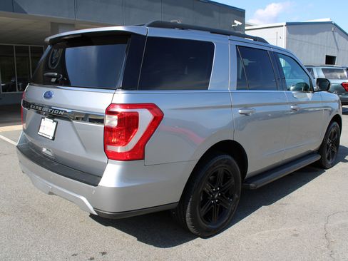 Used 2020 Ford Expedition XLT image 3