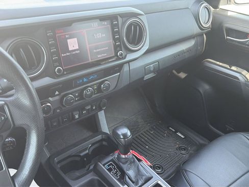 Used 2021 Toyota Tacoma TRD Off-Road w/ Technology Package AWD/4WD image 15