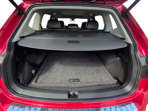 Used 2024 Volkswagen Tiguan SE w/ Panoramic Sunroof Package image 25