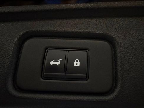 Used 2025 Nissan Pathfinder SL image 31