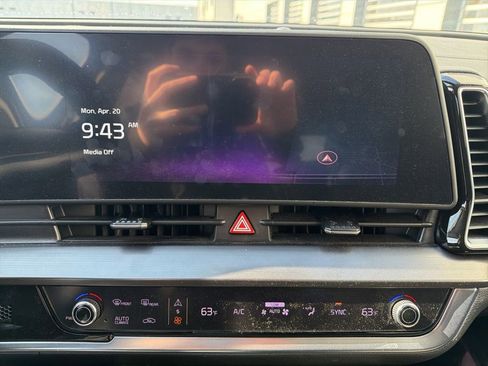 Certified 2024 Kia Sportage EX image 8