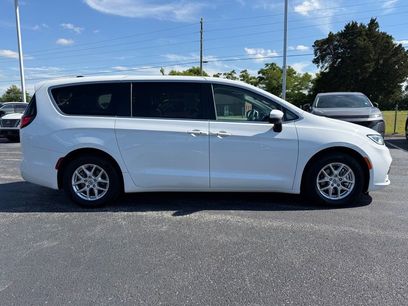 Used 2023 Chrysler Pacifica Touring-L