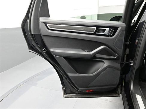 Used 2022 Porsche Cayenne E-Hybrid Coupe image 13